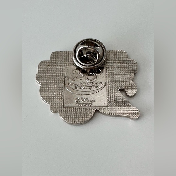 Vintage WDW 2000 Celebrate The Future Hand In Hand Disney Park Pin - Picture 2 of 5